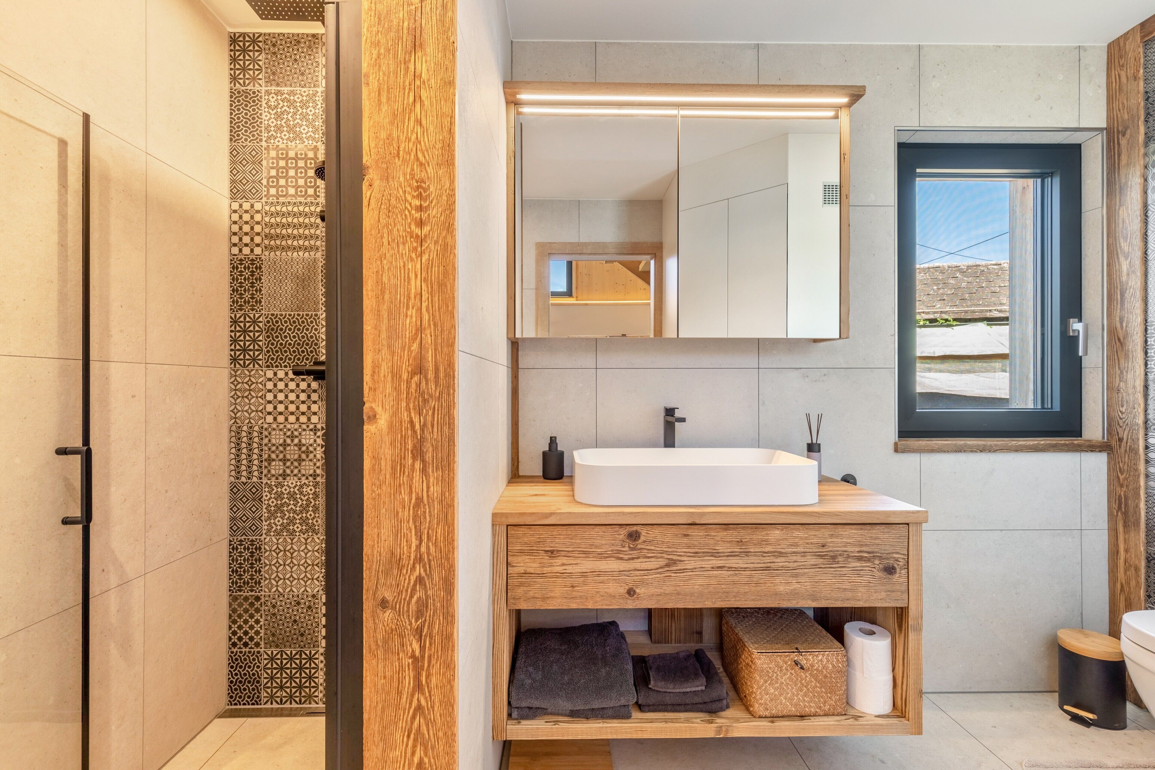 Shower, towels