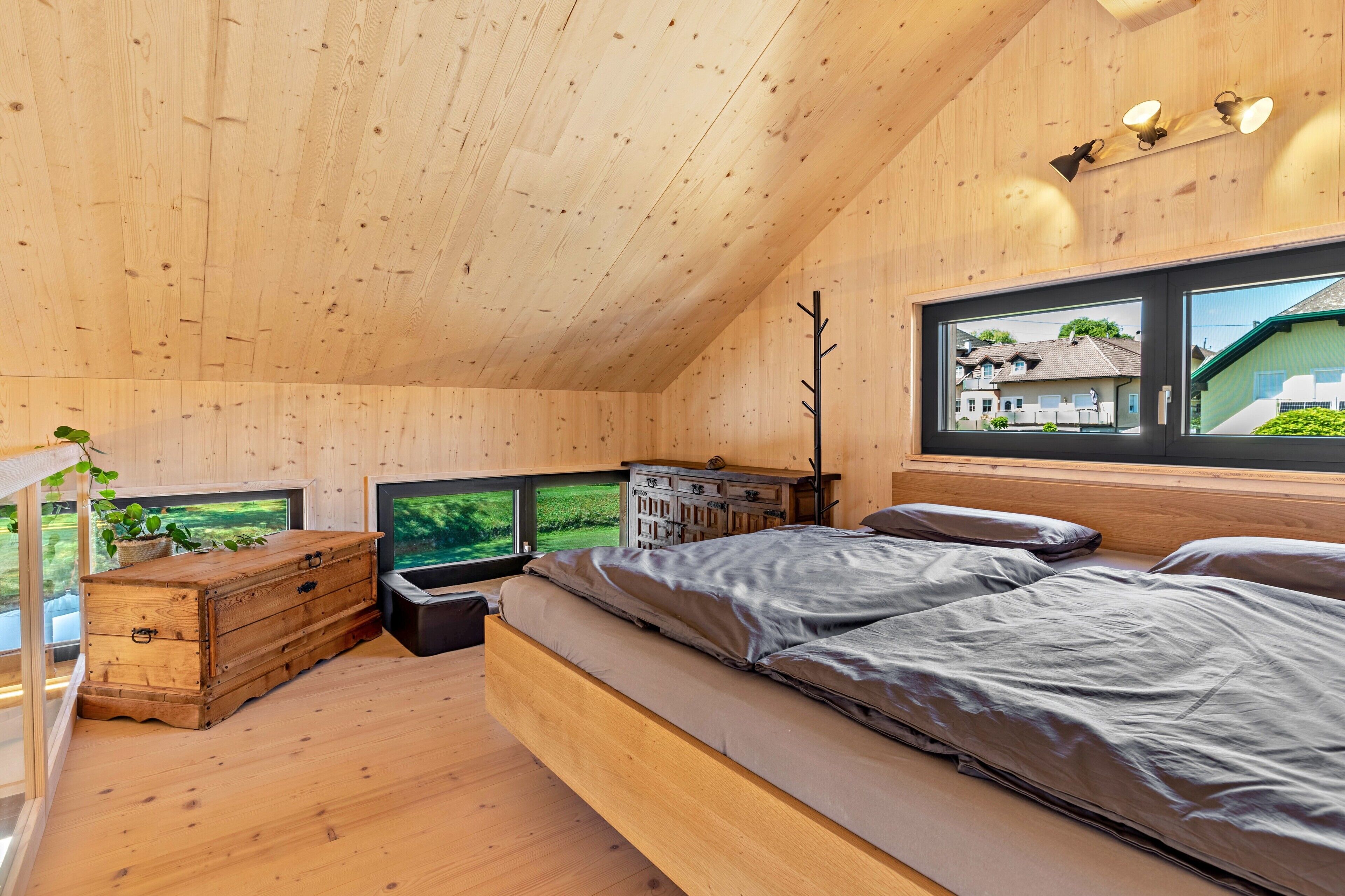 WiFi, bed sheets