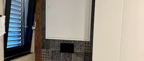 Shower, towels