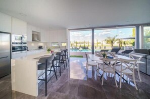 Unclassified image, 2 of 60, button - Hubstay - The Royal Palace | Lux Private Pool (Famagusta)