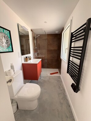 Bathroom - Vrbo Property (Merlevenez)