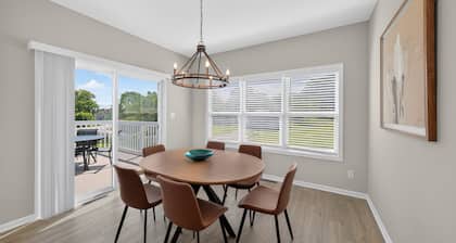 Cedar Lake 4br Home For 8 W/ Lake Views 4 Bedroom Home