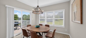 Cedar Lake 4br Home For 8 W/ Lake Views 4 Bedroom Home