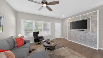 Casa, 4 camere da letto | Area soggiorno | Smart TV