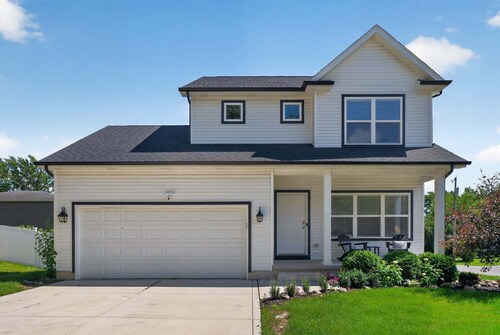 Cedar Lake 4br Home For 8 W/ Lake Views 4 Bedroom Home