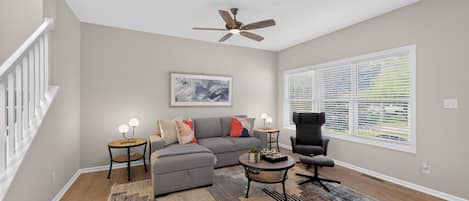 House, 4 Bedrooms | Living area | Smart TV