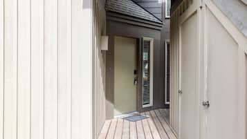 Condo, 3 Bedrooms | Exterior detail