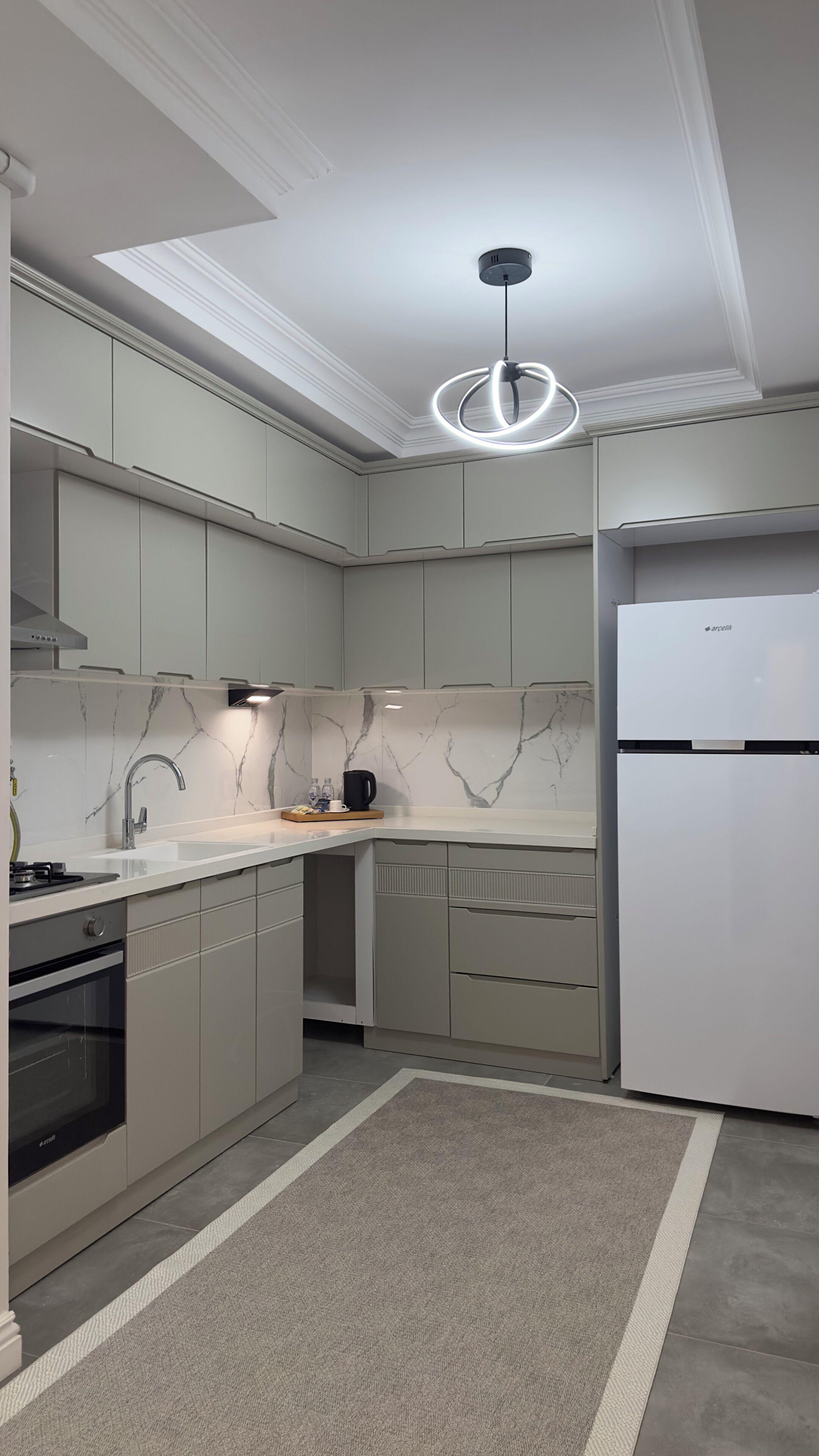 Basic Apartment | Private kitchen | Fridge, stovetop, cookware/dishes/utensils