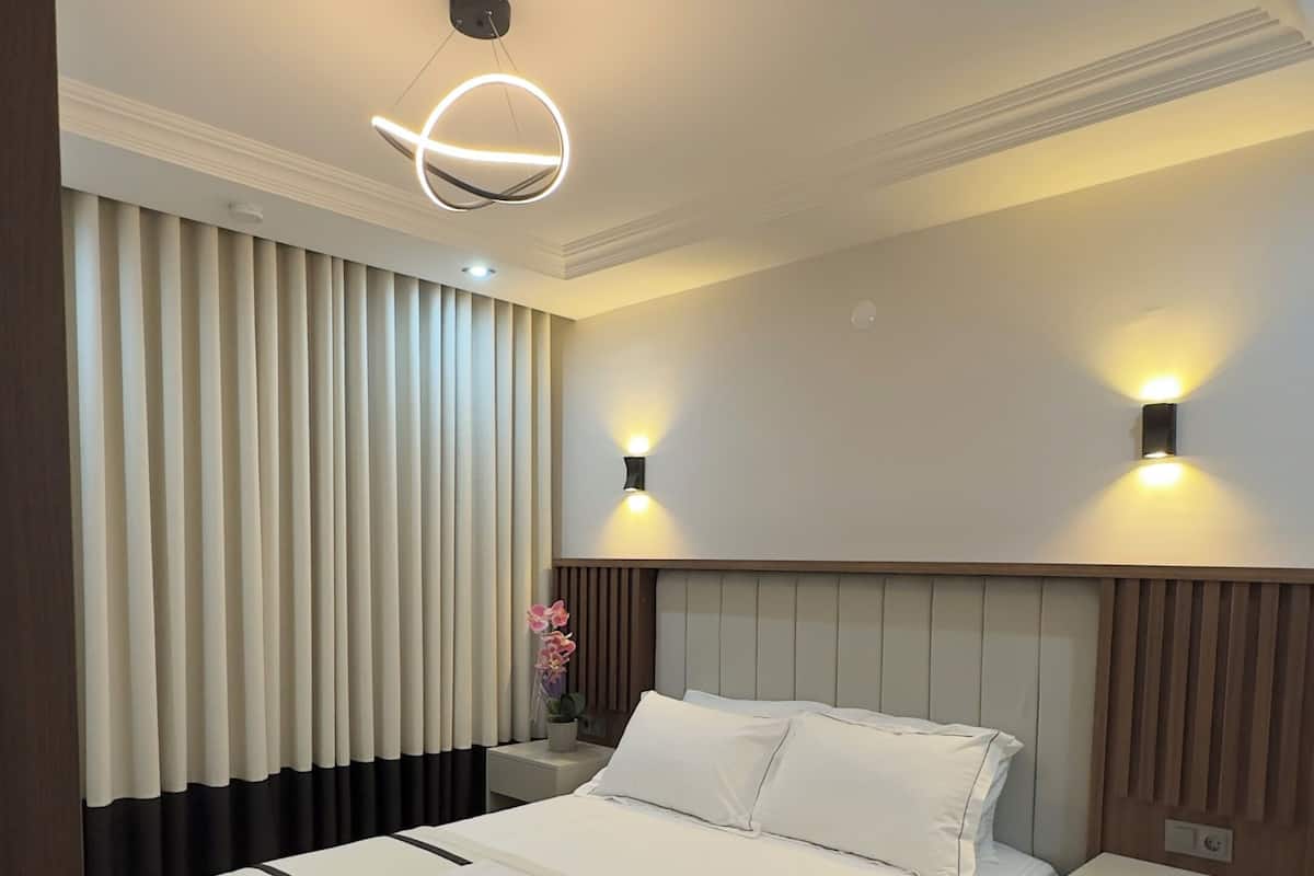 Superior One Bedroom with Balcony | Desk, free WiFi
