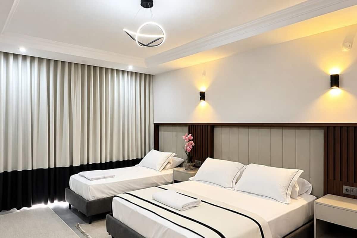 Suite with Terrace | Desk, WiFi (free)