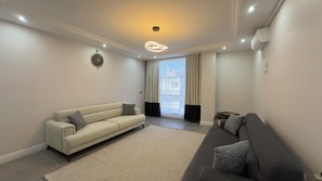 Superior One Bedroom with Balcony | Área de sala de estar