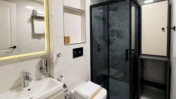 Superior One Bedroom with Balcony | Bathroom | Hair dryer, towels, soap, shampoo
