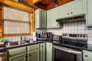 Coffee/tea maker, fridge, microwave, oven - Two cabins - Sleeps 24 - Views - Games - Outdoors (Sevierville)