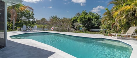 Piscina all'aperto, una piscina riscaldata