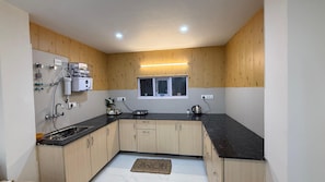 Private kitchen - Casa ami cozy nest 2bhk apartment in charming Mussoorie for your stay (Mussoorie)