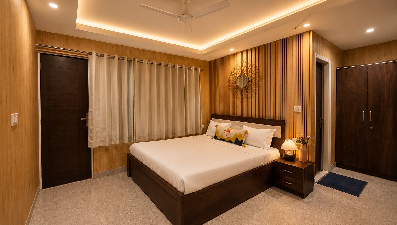 Quarto com cama, mesa de cabeceira, abajur e guarda-roupa.