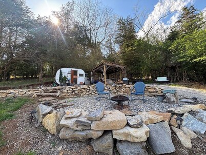Glamping, Goats & Pool Mountainside NEAR Va Tech, RU, AT & I81, pet friendly