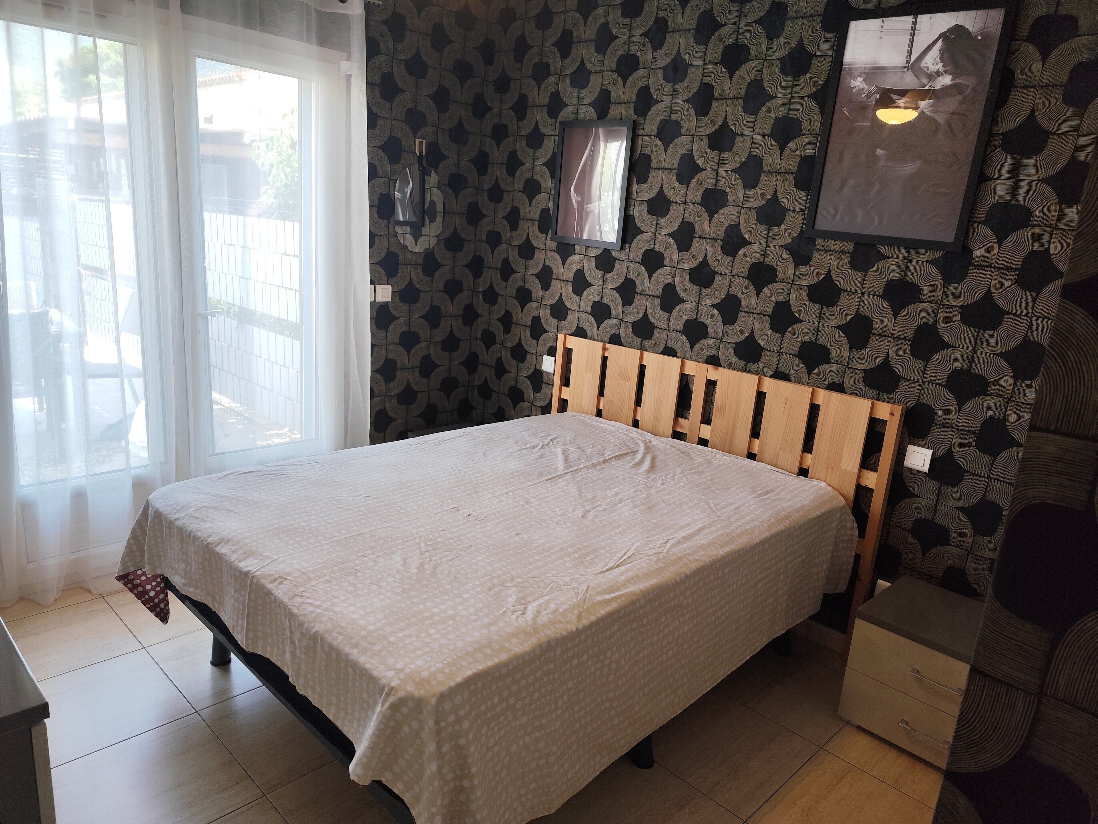 Ferros/tábuas de passar roupa, Wi-Fi, roupa de cama