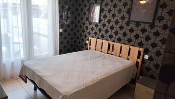 Ferros/tábuas de passar roupa, Wi-Fi, roupa de cama