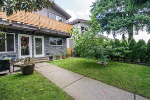 Exterior - Vancouver home, 10 minute drive to downtown. Close to Skytrain, parking included (Vancouver)