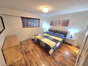 Room - Vancouver home, 10 minute drive to downtown. Close to Skytrain, parking included (Vancouver)