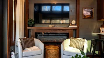 TV, fireplace, stereo