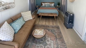 Living area - Unique Mirror Pod on the Shores of Yuba Lake for a Fantastic Couples Escape in Utah (Levan)