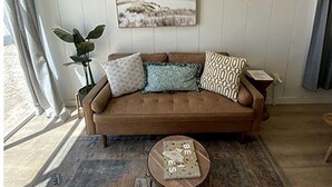 Living area - Unique Mirror Pod on the Shores of Yuba Lake for a Fantastic Couples Escape in Utah (Levan)