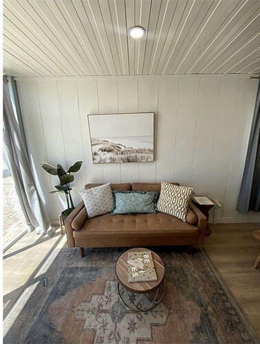 Unique Mirror Pod on the Shores of Yuba Lake for a Fantastic Couples Escape in Utah