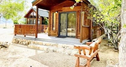 Cozy Mountain-Style Cabin with Scenic Sierra Nevada Views Near Lone Pine, California