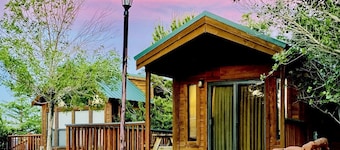Cozy Mountain-Style Cabin with Scenic Sierra Nevada Views Near Lone Pine, California