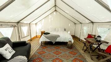 1 bedroom, bed sheets