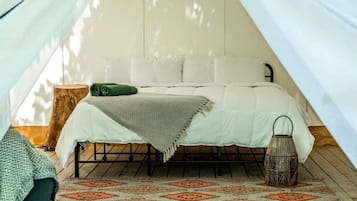 1 bedroom, bed sheets