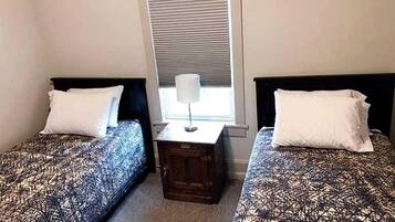 1 bedroom, bed sheets