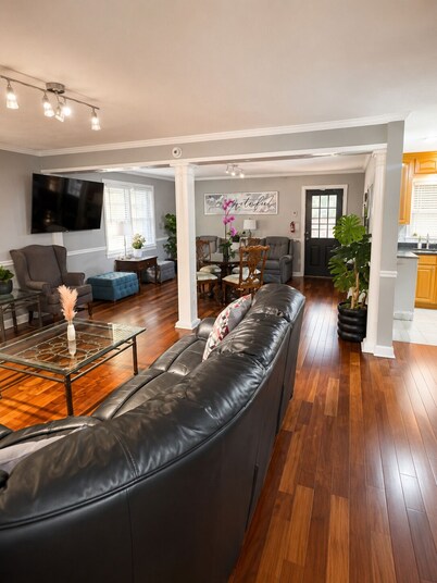 Beautiful Escape-Sleeps 12-Patio-Games-Relax