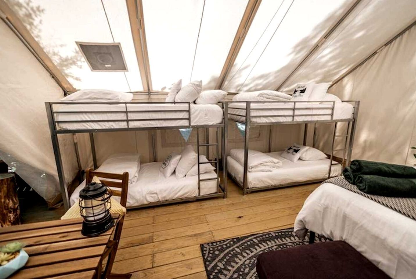 2 bedrooms, bed sheets