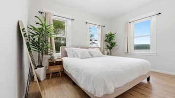 6 bedrooms, WiFi, bed sheets