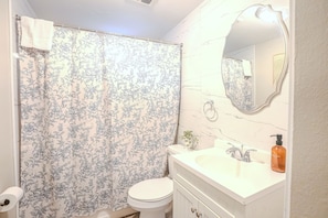 Bathroom - Centrally Located King Bed Midtown Liberty 2697 (Memphis)