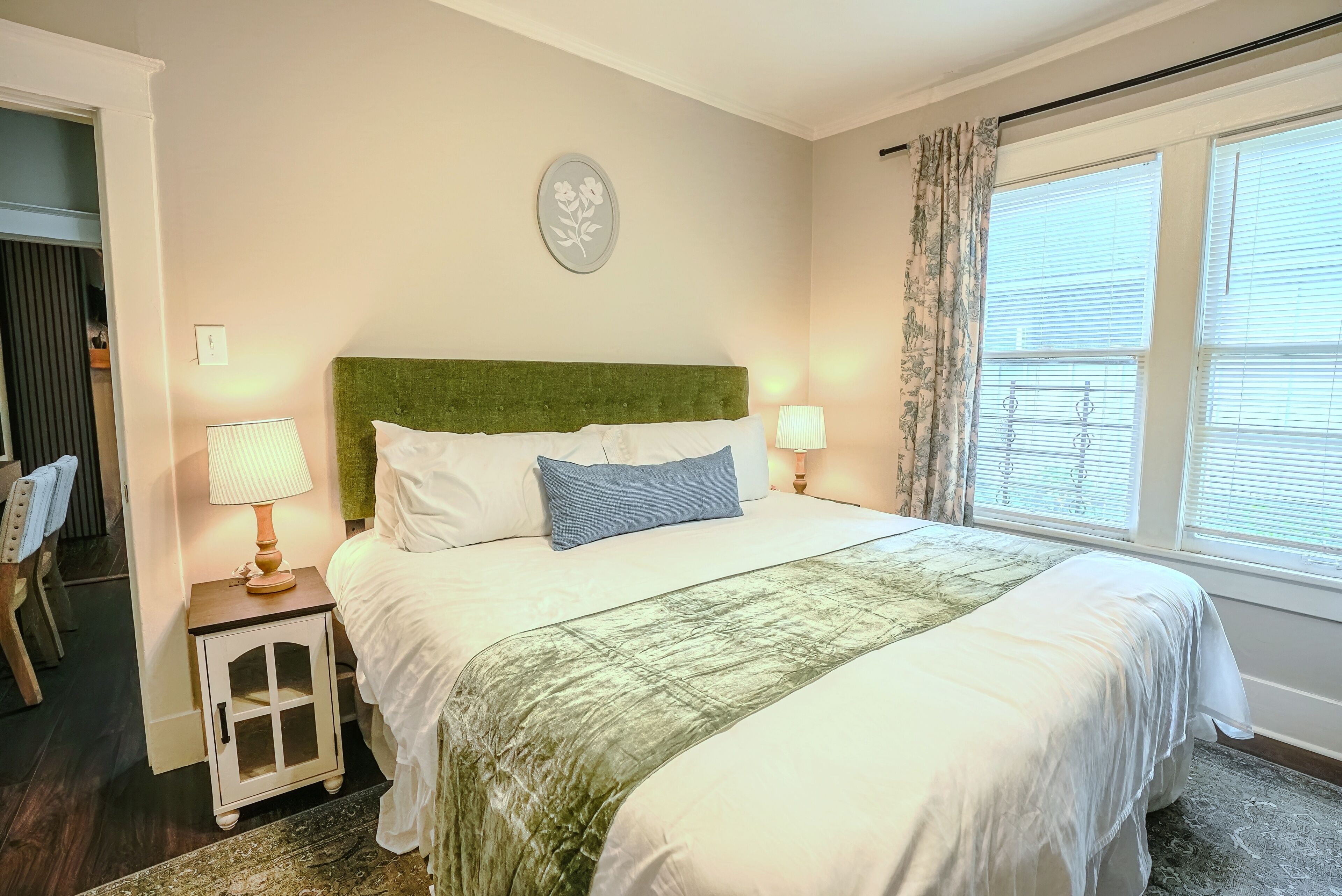 1 habitación, tabla de planchar con plancha, wifi gratis y ropa de cama 