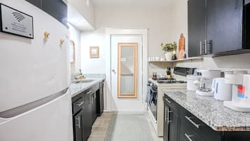 Coffee/tea maker, fridge, microwave, oven