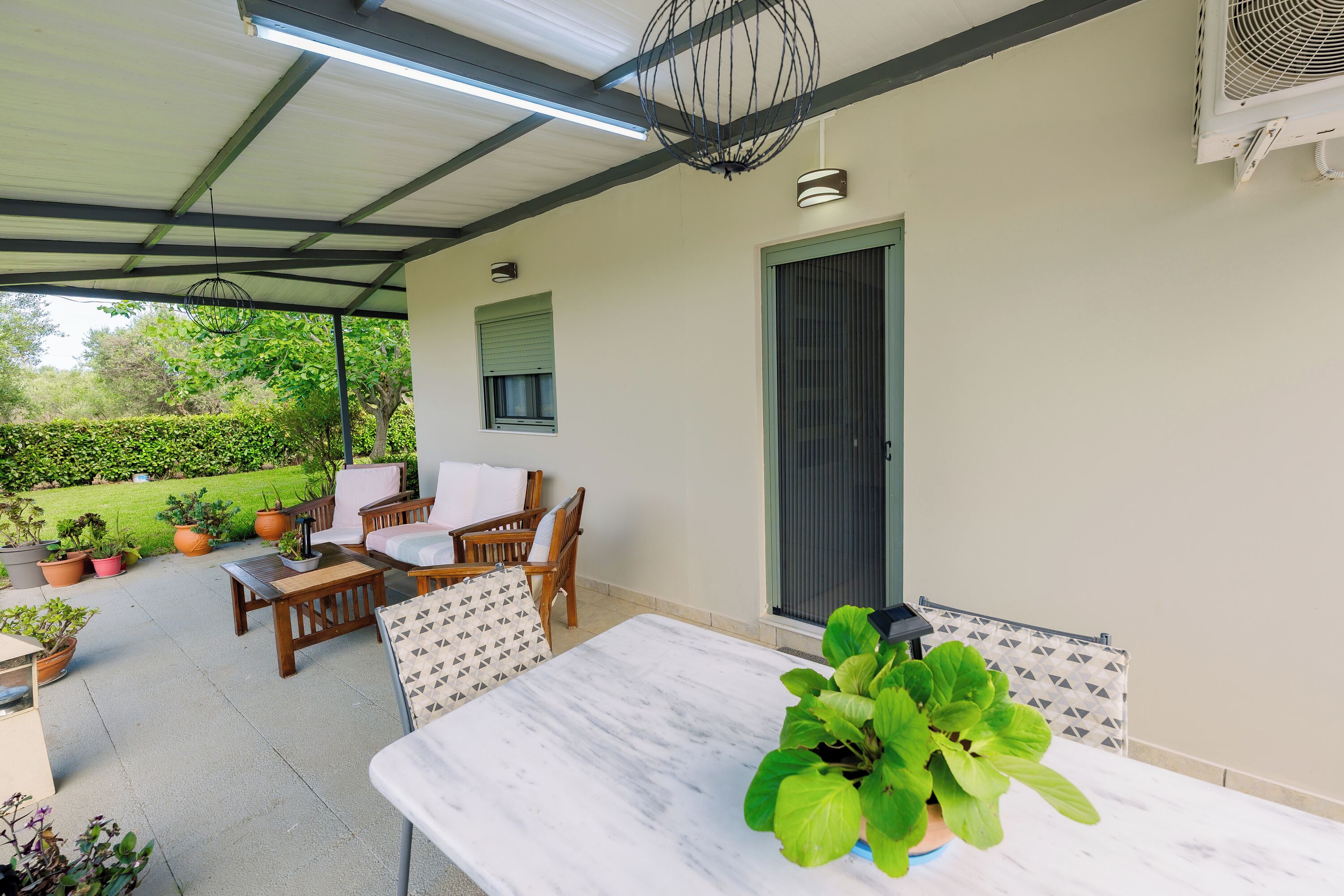 Casa família, 2 quartos, micro-ondas (Antonia's Olive Yard House) | Opções para refeição ao ar livre