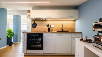 Standard-Apartment, 2 Schlafzimmer, Balkon (Neda Apt Top Floor: Terrace Views in) | Eigene Küche