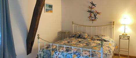 4 bedrooms, bed sheets