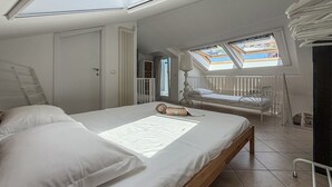 2 室のベッドルーム、アイロン / アイロン台、WiFi、ベッドシーツ