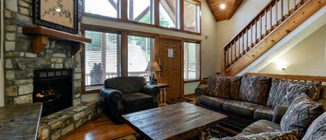TV, fireplace