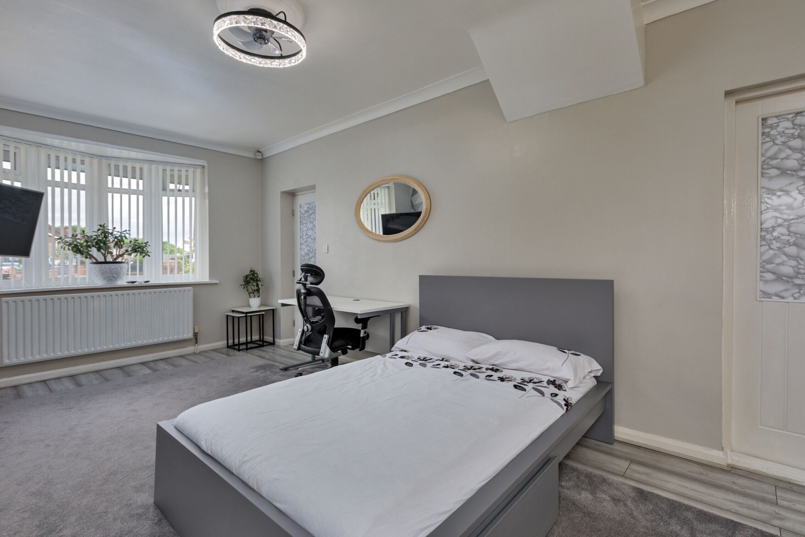 6 bedrooms, iron/ironing board, free WiFi, bed sheets