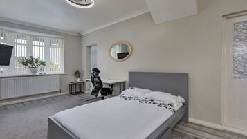 6 bedrooms, iron/ironing board, free WiFi, bed sheets