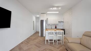 Apartment, 1 Bedroom, Balcony, City View | Living room