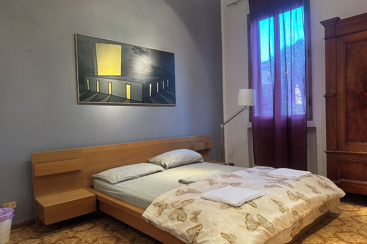 Double Room, 1 Queen Bed, Non Smoking | Free WiFi