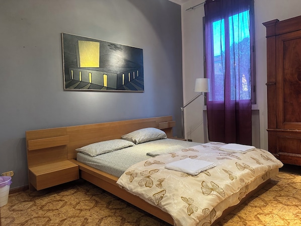 Double Room, 1 Queen Bed, Non Smoking | Free WiFi